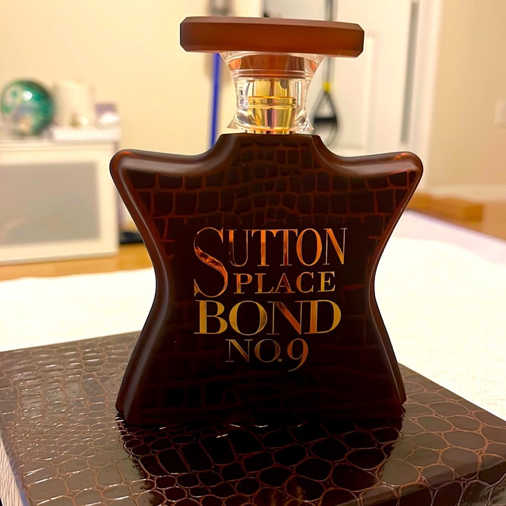 The sillage, projection, and longevity of this perfume is insane